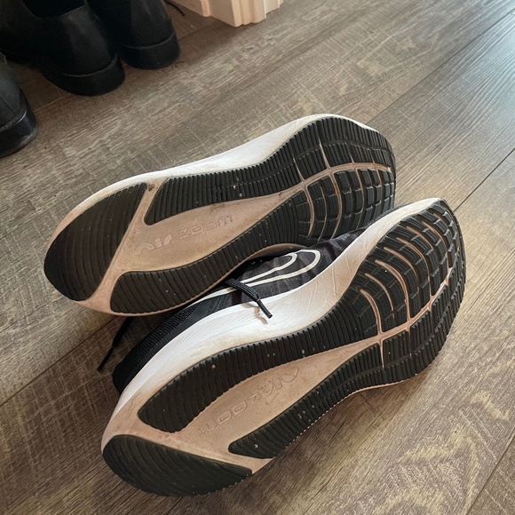 Nike Zoom Running Shoes - Picture 3 of 3